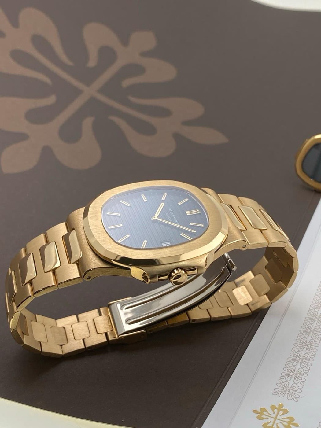 Patek Philippe Nautilus „Jumbo“ mit Manschettenknöpfen – Ansicht 8