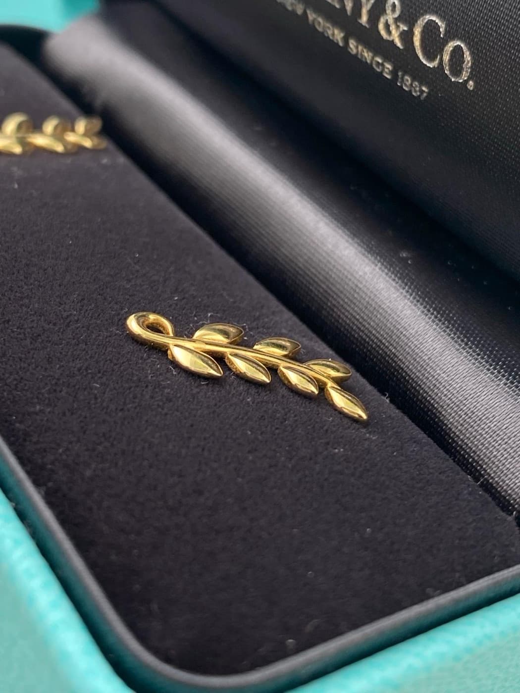 Tiffany & Co. Paloma Picasso Olive Leaf Ohrstecker – Ansicht 3